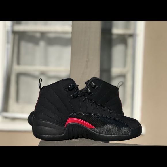 Women Air Jordan Retro 12 - Picture 3 of 8